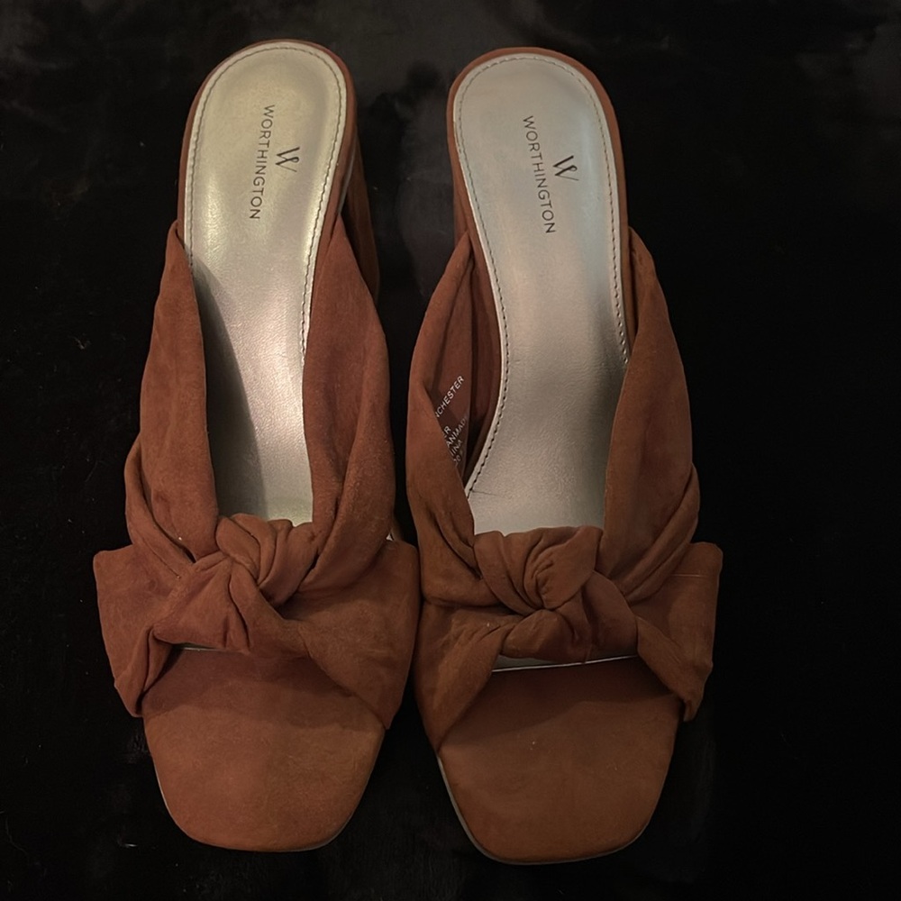 Brown knotted block heels